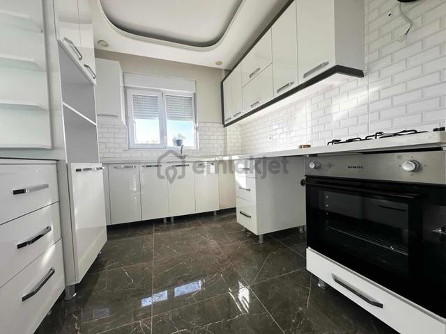 Hilal Gayrimenkul'den Güneşte Cadde Dibi Tertemiz Kiralık *2+1* 1