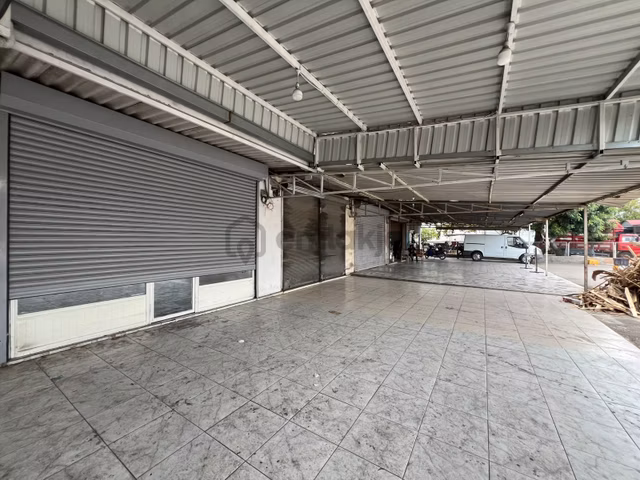 Yaşa Gyd - Mersin Hali İçinde Bakımlı Çok Amaçlı Satılık Dükkan 1