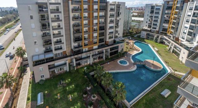 Full Özelikli Sitede Full Eşyalı 4+1 Kiralık Daire