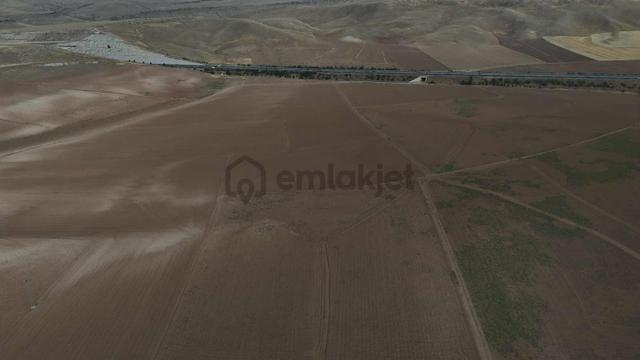 Emin Emlak Bor Havuzlu 20 Dönüm Satılık Arazi 1