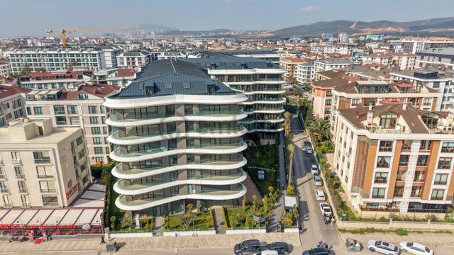 360 Tuzla Marine Evlerin'de Deniz Manzaralı Kiralık 5+1 Daire