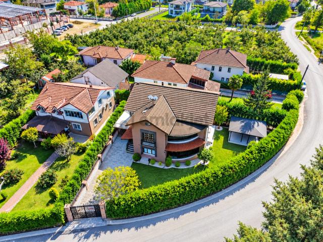 Hak Emlak'tan Sarayyeri Mah.de Ultra Lüks Satılık 5+1 Villa 1