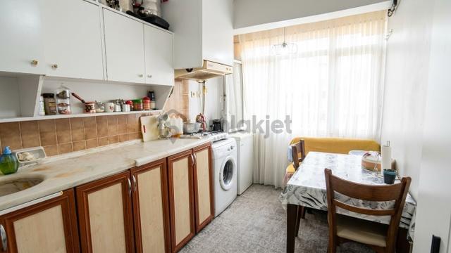 Cumhuriyet Mahallesi Gardalya Sokakta Satılık 2+1 Bakımlı Daire 1