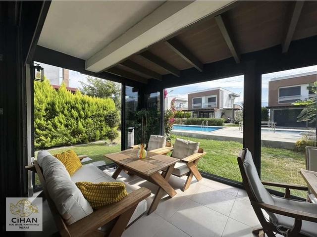 Kuşadası'nda Tek Müstakil Villa 1