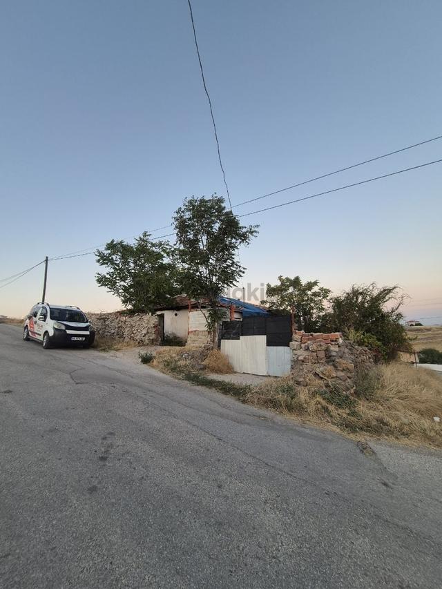 M.akìf Mah. 343m2 / 2 Kat Emsal Önü Açık Manzaralı Köşe Parsel 1