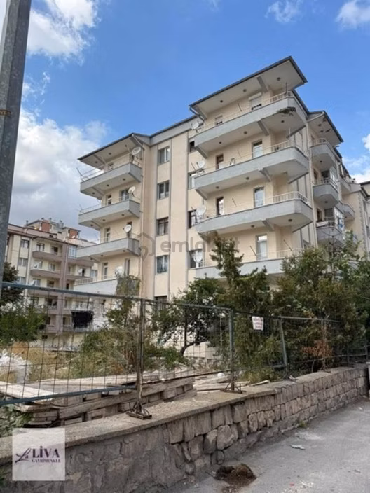 Liva'dan Yenidoğan'da 3+1 Güzel Konumda Kiralık Daire 1