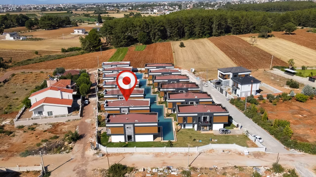 Düzlerçamında 4+1 Havuzlu Site İçerisinde Villa 1