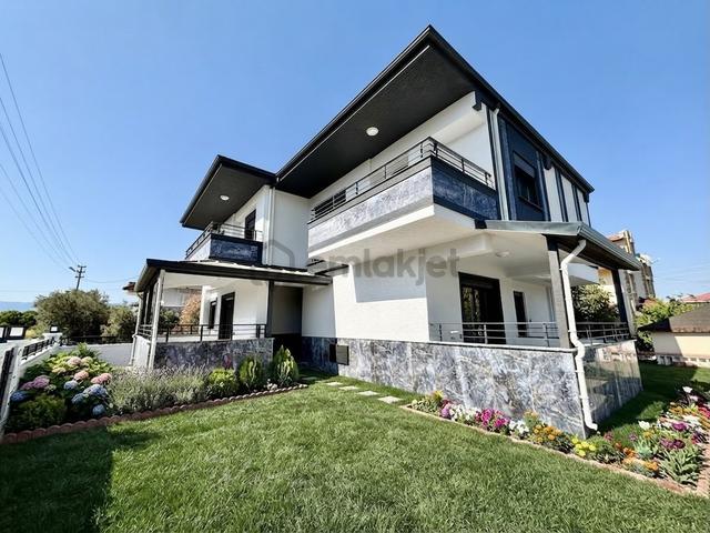 Ay Emlaktan Burhaniye Adyar'da Denize 100 Mt Doğa İle İç İçe Satılık 3+1 Otoparklı Müstakil Villa 1