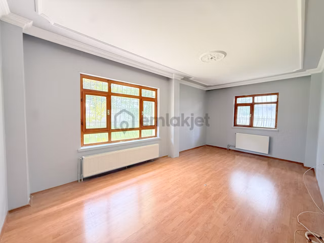 Karapürçek'te, Cadde Ve Okul Yanı, 3+1, Ters Dubleks Daire!