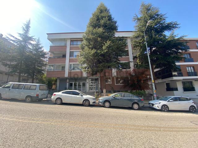 Dikmen Caddesi'ne Çok Yakın Merkezi Lokasyonda 2+1 Satılık Daire