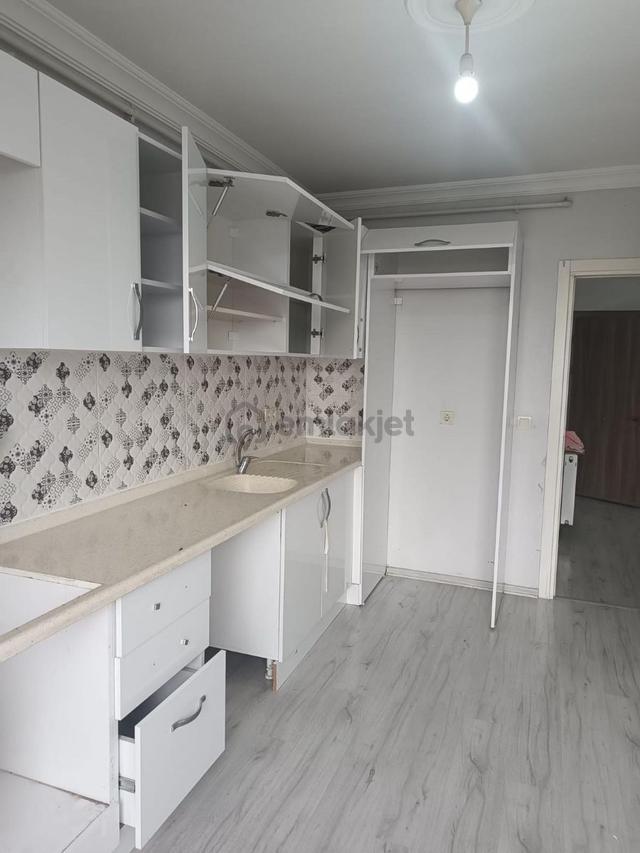 Zabıtan Mah'de Okul Yanı Merkezi Konum 2+1 90m2 Kiralık Daire