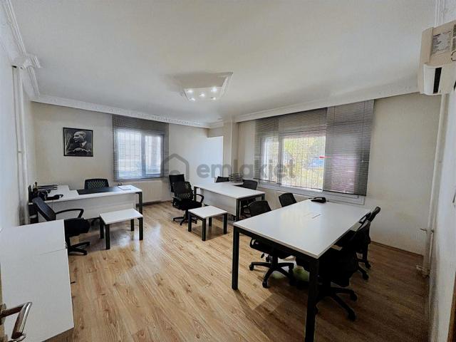 Prestijli Firmaların Olduğu Altunizade De "full Eşyalı" 2+1 Ofis 1
