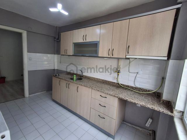 Balıkesir Edremit Cumhuriyet Mah. 2+1 Ara Kat Doğalgazlı Kiralık 1