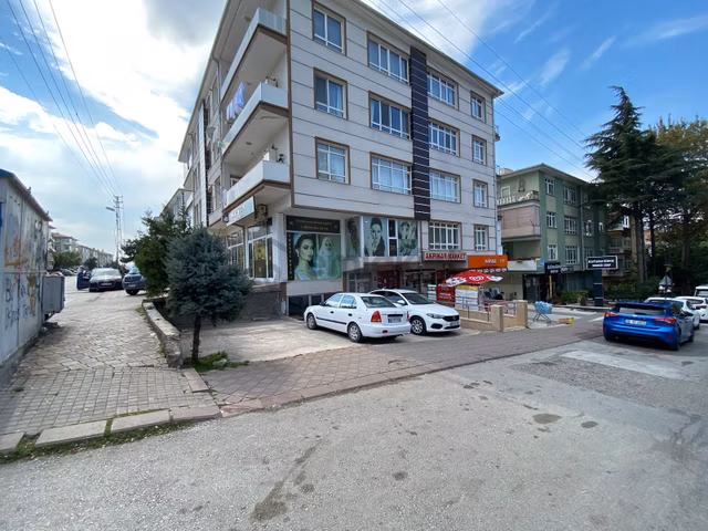 Cadde Üzeri, 2 Cepheli Yüksek Görünürlüklü Dükkan 1