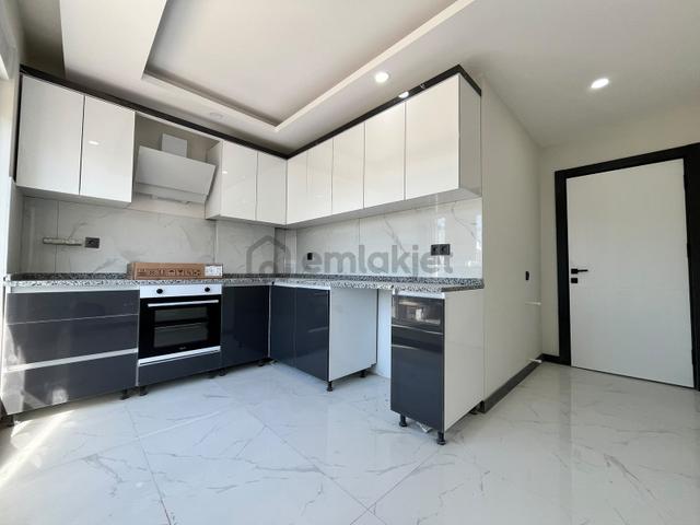 Tramvayın Yakını Mükemmel Konumda Lüx 2+1 Daire! 1