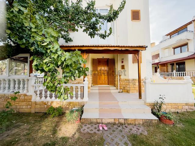 Kurallar Gayrimenkulden Denize Yürüyüş Mesafesinde Villa 1