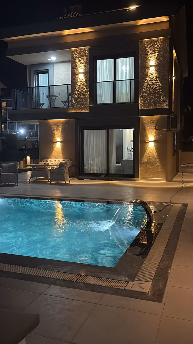 Didim Efeler Mahallesi'nde Havuzlu 4+1 Satılık Villa 1