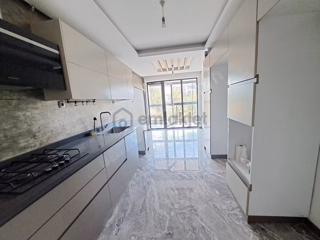 Naz Bayrak Yakını Satılık E.banyolu Giyinme Odalı Lüks 3+1 Daire