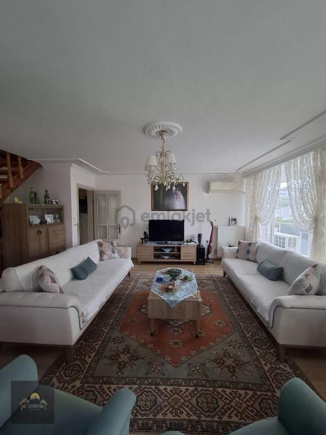 Kuşadası Merkezde Satılık 4+1 Çatıdublex 1