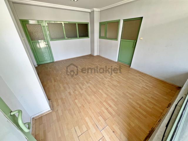 Basınevleri Göbek'te 65 M² Otobüs Durağı Yakını Kiralık Dükkan
