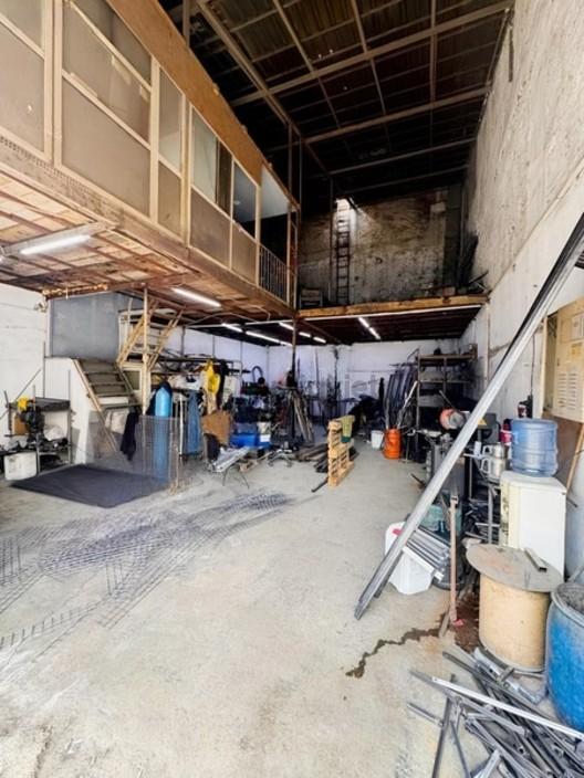 Bayrampaşa'da Satılık 460m² Fabrika & Üretim Tesisi 1