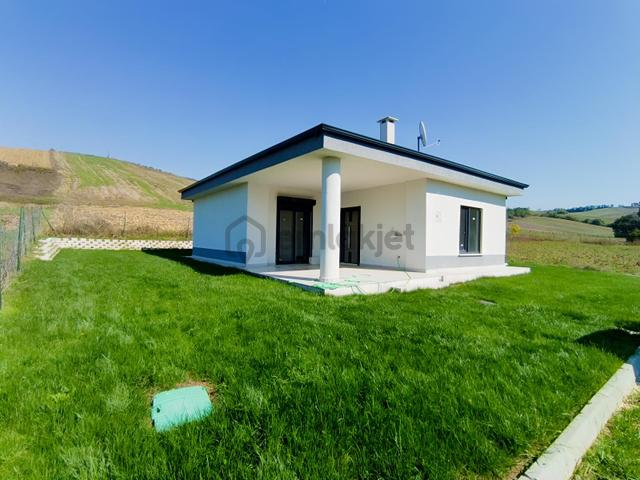 Doğayla İç İçe,huzurlu Bir Yaşam Fırsatı! 2+1 Ev/1670 M² Arsa! 1