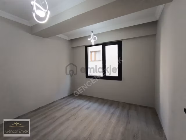 Salihli Cumhuriyet Te Geniş Cift Balkonlu 3+1 Daire 1