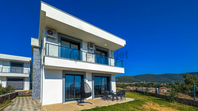 Akbük’te Deniz Manzaralı, Havuzlu Sitede Tam Müstakil 3+1 Villa! � 1
