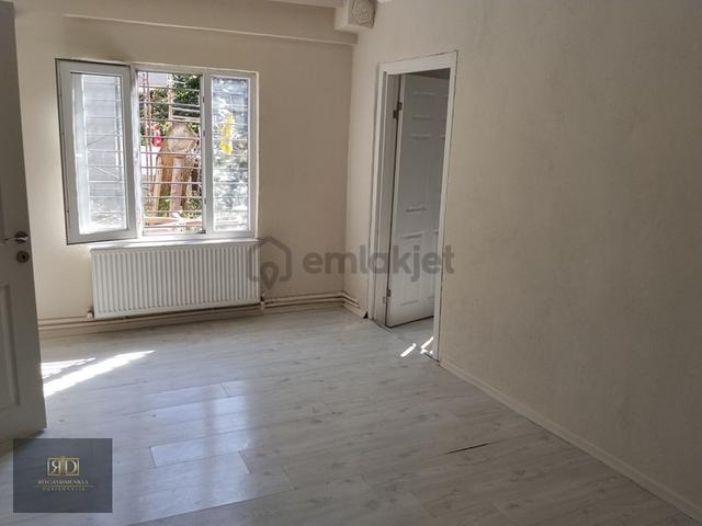 Rd'den Reşitpaşa'da Kiralık Geniş 2+1 Bağçeli Daire 1