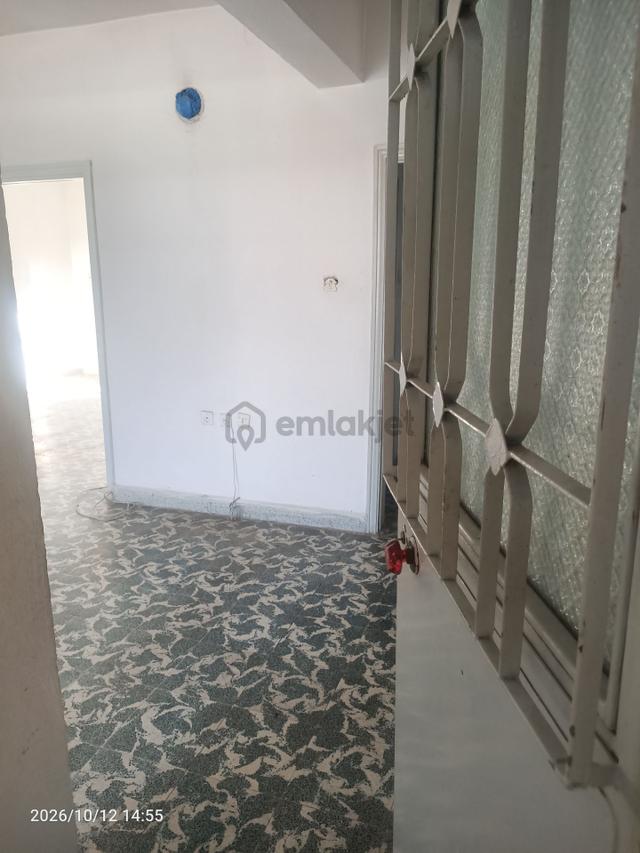 Ezine Gazi Mahallesi Geniş Balkonlu 3+1 Kiralık Daire