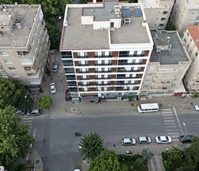 Hürriyet Caddesi'nde 208 M2 3+1 "fırsat Daire" 1
