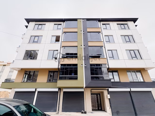 Özgü'den Zafertepe'de Cadde Üzeri Arakat Kiralık 2+1 Daire 1