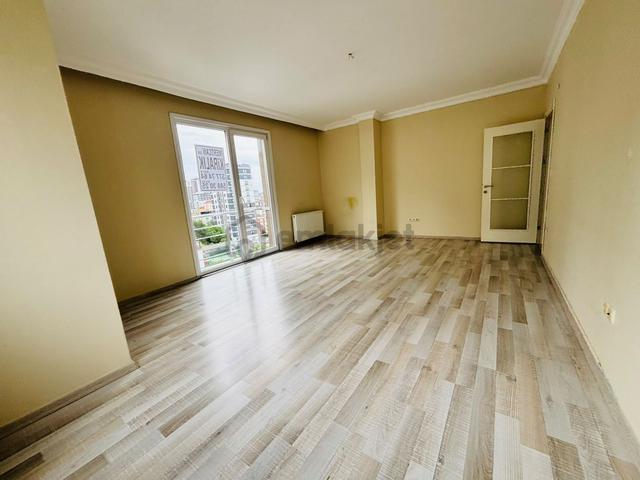 Mertcan'dan Hürriyet Mah. Caddeye Yürüme Balkonlu 2+1 Kiralık 1