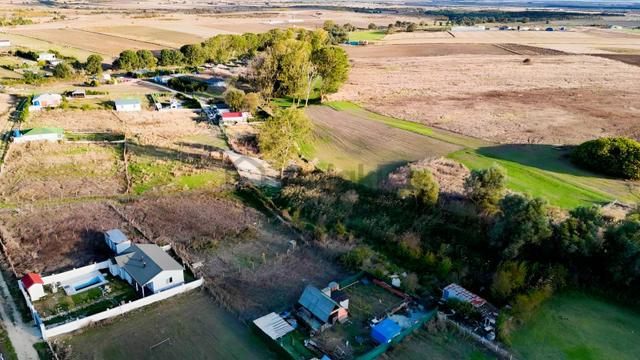 Çatalca İzzettinde 300 M² Kullanımlı, 384 M² Tapu Hisseli Arazi