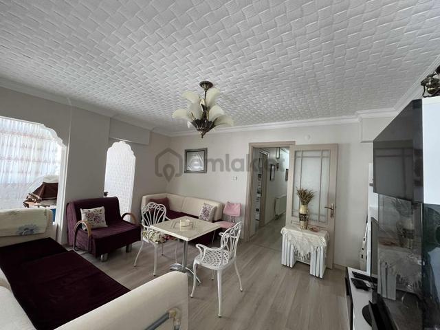 Bornova'nın Kalbinde, Merkezde Bakımlı ,temiz , Eşyalı Genış 2+1 1