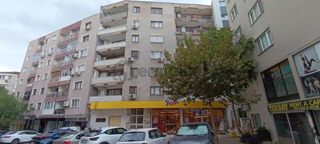 İzmir Bornova Erzene Mah.lüx Yapılı Satılık 3+1 Daire 1