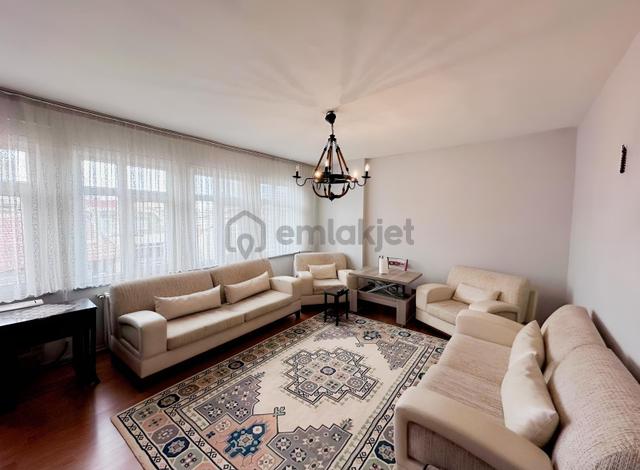 Mimar Emlak'tan Satılık Tek Daire Üzeri 3+1 140m² 4.kat Daire 1