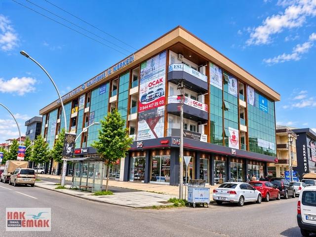 Hak Emlak'tan Şerefiye Mahalles'inde Prestijli Kiralık 1+1 Ofis 1