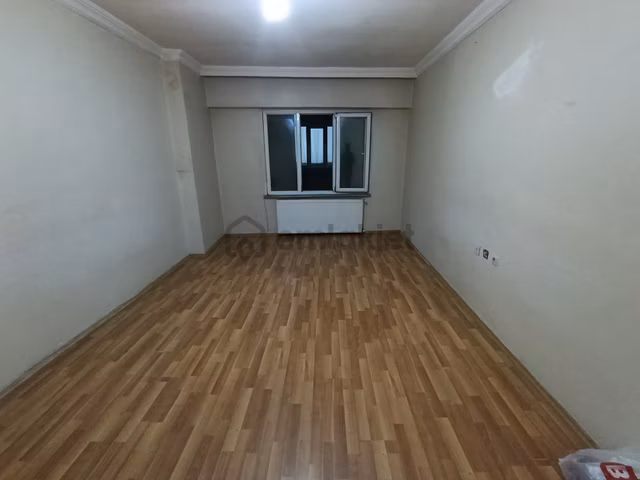 Hicret Emlaktan Esenler Kaporası Alındı . 105 M2 Kiralık Daire 1