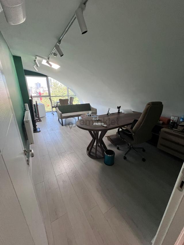 İstoçta 200m² 4 Katlı Ticari Mülk Yüksek Kira Potansiyelli 1