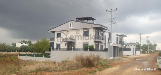 Kepez Odabaşı Mahallesi'nde Havuzlu 5+2 Kiralık Villa 1