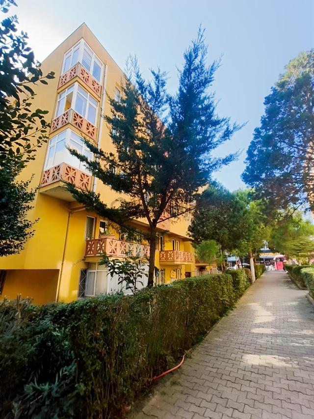 Cumhuriyet Mah Sitede 3+1 145 M2 4.kat Ç.balkon Kombi A.otopark 1