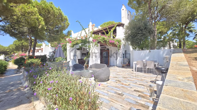 Maya Tatil Köyünde 4+1 Geniş Bahçe Katı Satılık Daire 1