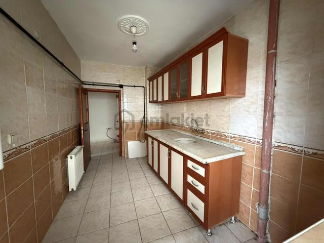 K.karabekir Mh'de 2+1 Orta Kat Trene Caddeye Yakın Kiralık 1