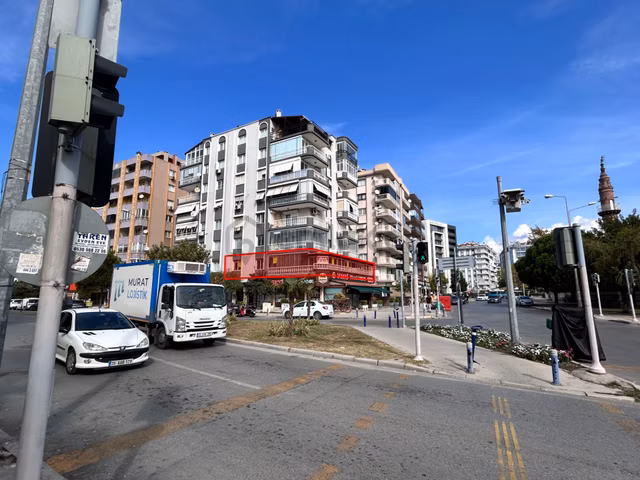 Karşıyaka Ordu Bulvarında Büyük Teraslı 3+1 Daire 1