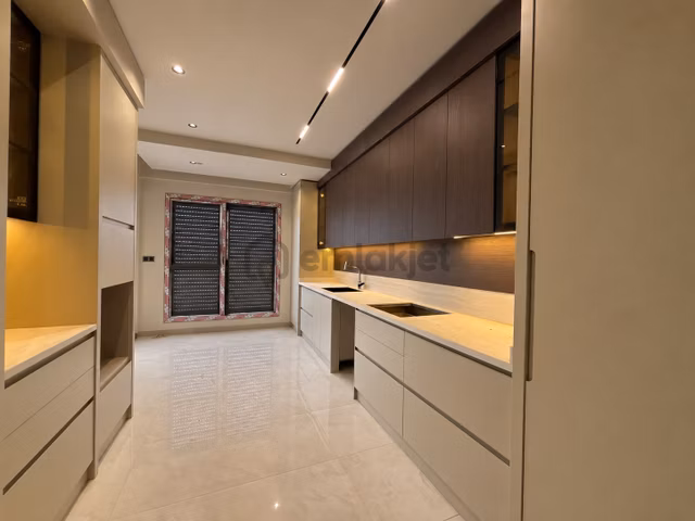 Demirler'den Ebv.banyolu Cam Balkonlu Siteiçi 3+1 Satılık Daire 1