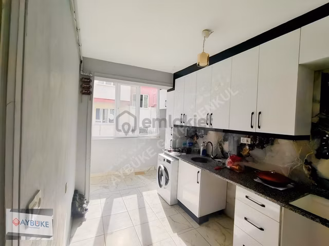 Fatihde Ara Kat Geniş 2+1 Arakat İçi Yapılmış Daire 1