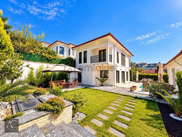 Doğa İle İç İçe-özel Havuz-otopark-550 M2-bahçe-yerden Isıtma/ısı Pompası-lüx-eşyalı-akıllı-müstakil 1