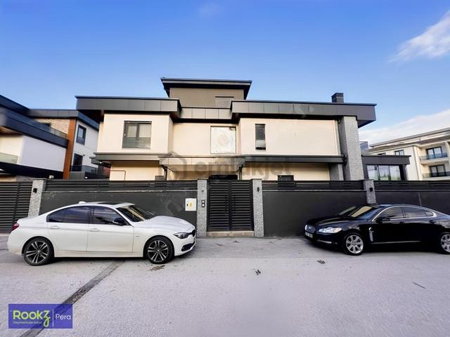 Serdivan Merkezde 420 M² Lüks 5+1 Müstakil Villa 1