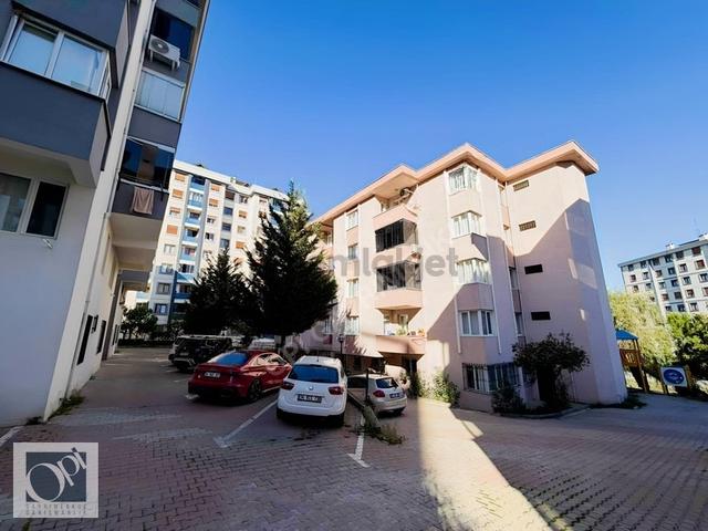 Marmara Hastanesi Karşısında Kiralık 4+1 Daire 1